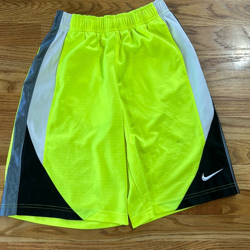 Medium Boys Nike active shorts
